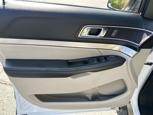 Used 2019 Ford Explorer XLT w/ Equipment Group 202A AWD/4WD image 8
