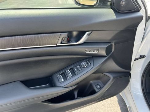Used 2020 Honda Accord Touring image 11