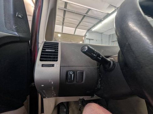 Used 2005 Toyota Prius w/ Pkg 6 FWD image 30
