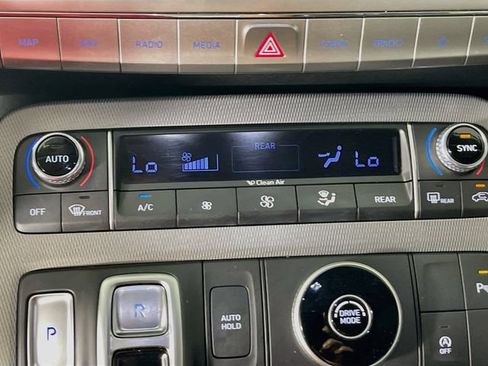 Used 2021 Hyundai Palisade SEL w/ Premium Package FWD image 17