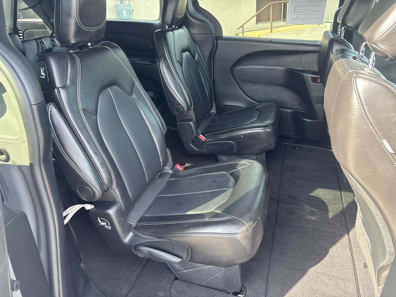 Used 2025 Chrysler Pacifica Select FWD image 32