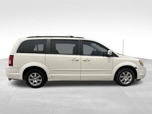 Used 2008 Chrysler Town & Country Touring FWD image 19