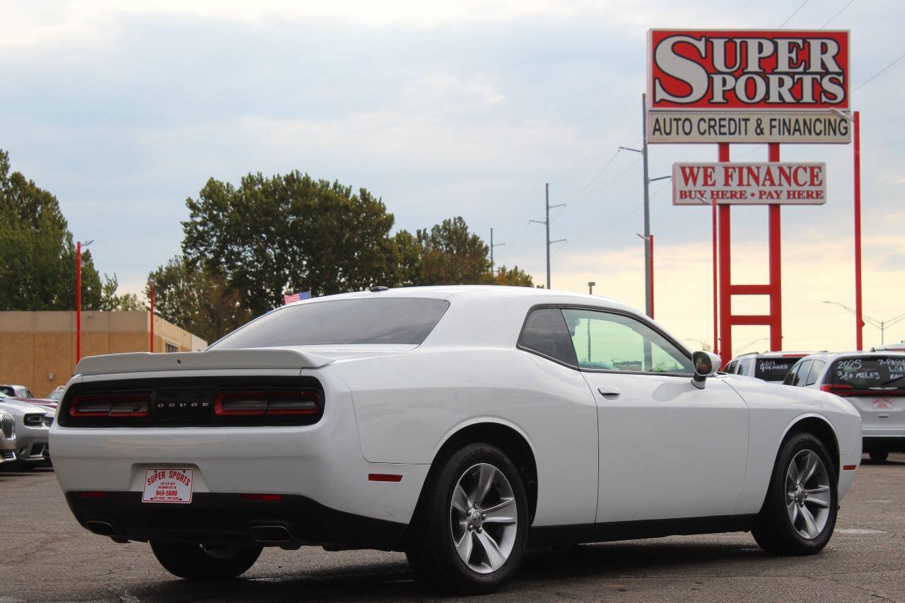 Used 2018 Dodge Challenger SXT RWD image 4