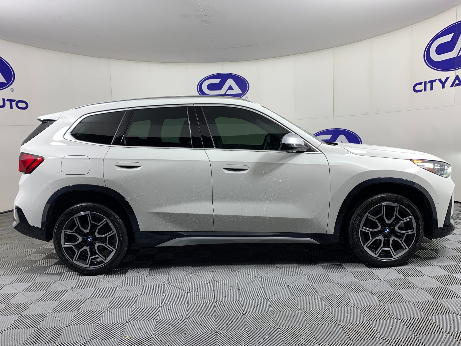 Used 2023 BMW X1 xDrive28i w/ Convenience Package AWD/4WD image 2