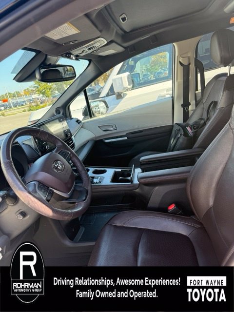 Used 2022 Toyota Sienna Platinum AWD/4WD image 8