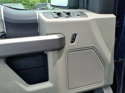 Used 2019 Ford F150 XLT AWD/4WD image 4