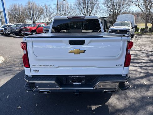 Used 2022 Chevrolet Silverado 1500 LTZ image 9