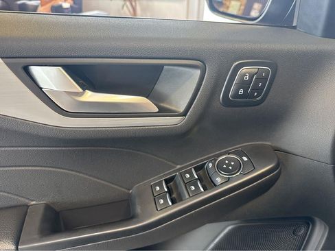 Used 2025 Ford Escape Platinum AWD/4WD image 17