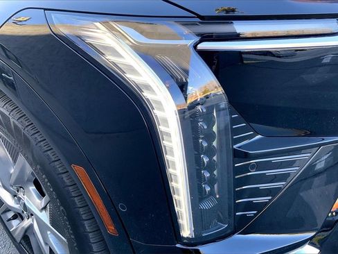 Used 2025 Cadillac Optiq Luxury 1 image 26