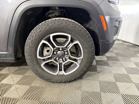 Used 2022 Jeep Grand Cherokee Trailhawk w/ Luxury Tech Group III image 24