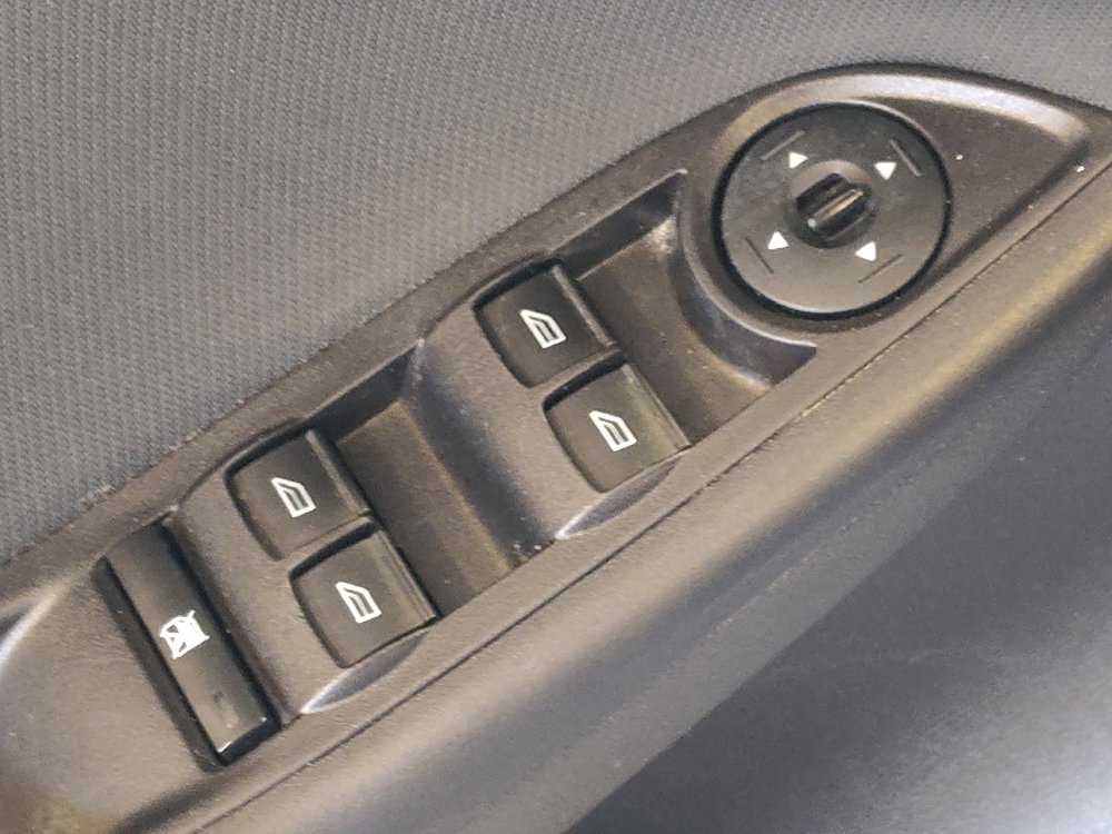 Used 2018 Ford Focus SE w/ SE Appearance Package FWD image 27
