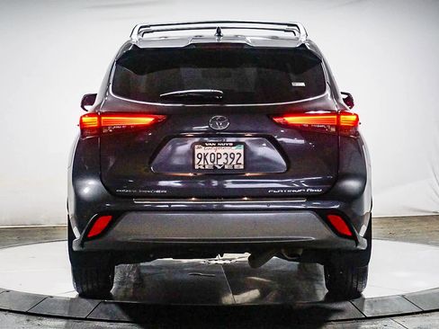 Used 2023 Toyota Highlander Platinum AWD/4WD image 3