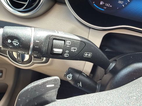 Used 2021 Mercedes-Benz GLC 300 4MATIC image 13