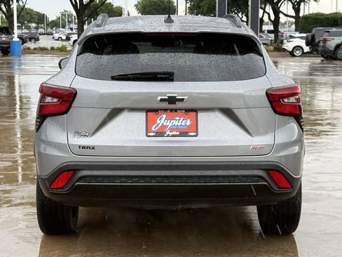 Certified 2025 Chevrolet Trax RS FWD image 5