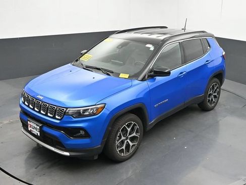 Used 2025 Jeep Compass Limited AWD/4WD image 39