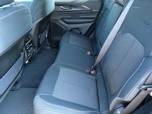 New 2025 Jeep Grand Cherokee Laredo w/ Luxury Tech Group I AWD/4WD image 27