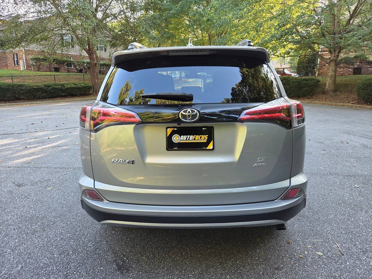Used 2017 Toyota RAV4 SE AWD/4WD image 4
