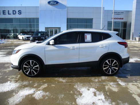 Used 2019 Nissan Rogue Sport SL image 3