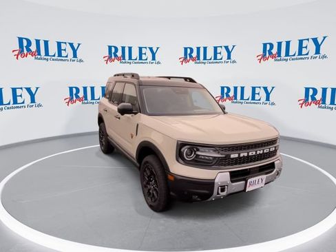 New 2025 Ford Bronco Sport Badlands image 2