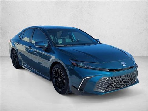 Certified 2025 Toyota Camry SE w/ Convenience Package FWD image 3