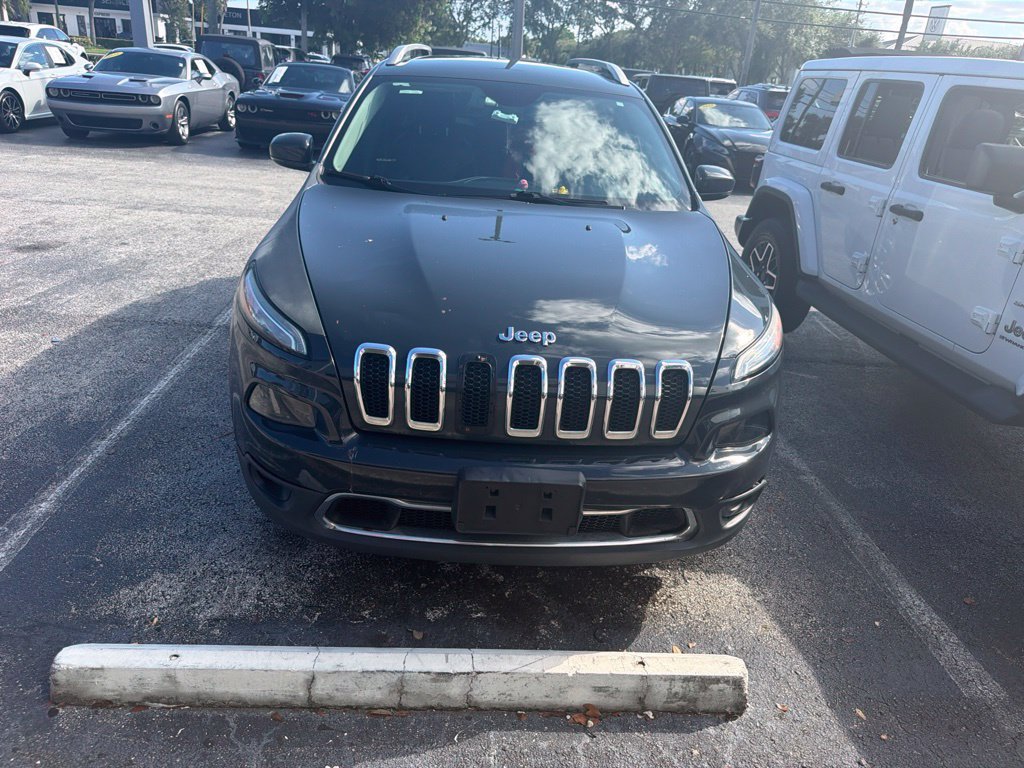 Used 2018 Jeep Cherokee Limited AWD/4WD image 2