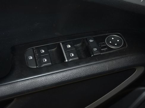 Used 2025 Kia Soul LX w/ LX Technology Package FWD image 23