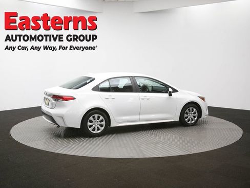 Used 2022 Toyota Corolla LE image 40