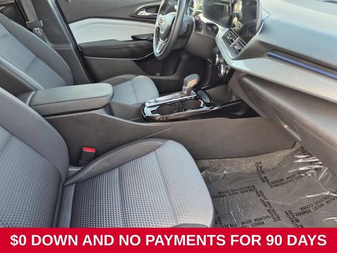 Used 2025 Chevrolet Trax LT w/ LT Convenience Package FWD image 30