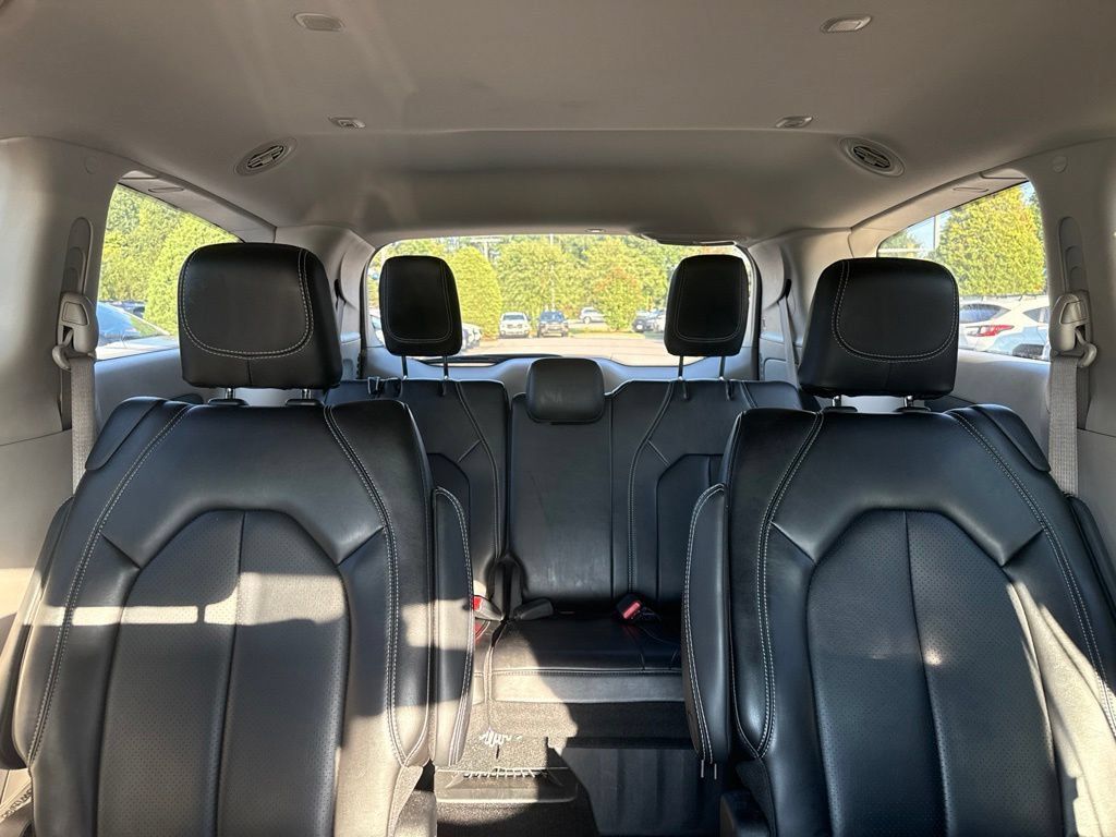 Used 2023 Chrysler Pacifica Touring-L AWD/4WD image 13