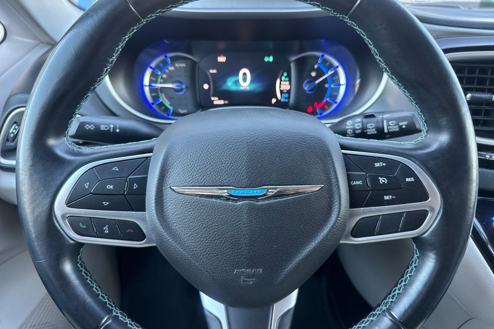 Used 2018 Chrysler Pacifica Touring-L FWD image 35
