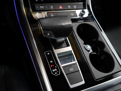 Used 2019 Audi Q8 Premium Plus w/ Premium Plus AWD/4WD image 23