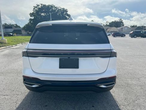 Used 2025 Lincoln Nautilus Premier AWD/4WD image 5
