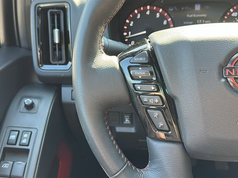 Certified 2025 Nissan Frontier PRO-4X w/ Pro Premium Package AWD/4WD image 17