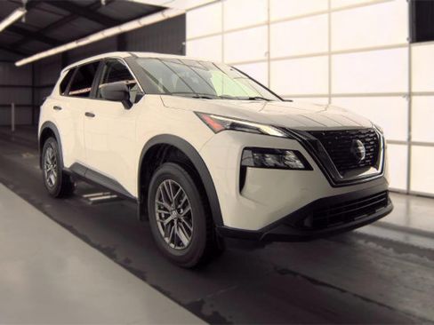 Used 2021 Nissan Rogue S FWD image 4
