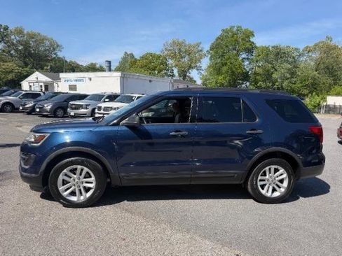 Used 2017 Ford Explorer FWD image 2