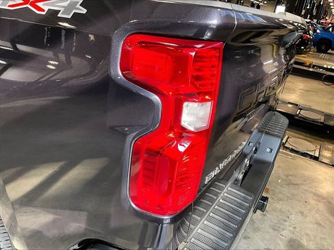 Used 2023 Chevrolet Silverado 1500 LT AWD/4WD image 35