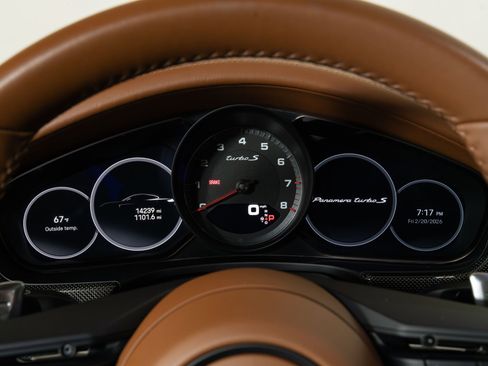 Used 2022 Porsche Panamera Turbo S image 34