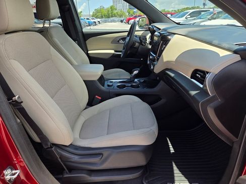 Used 2023 Chevrolet Traverse LT FWD image 17