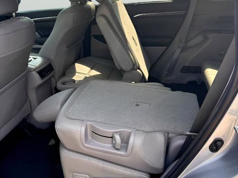 Used 2014 Toyota Highlander Limited w/ Driver Technology Package AWD/4WD image 13