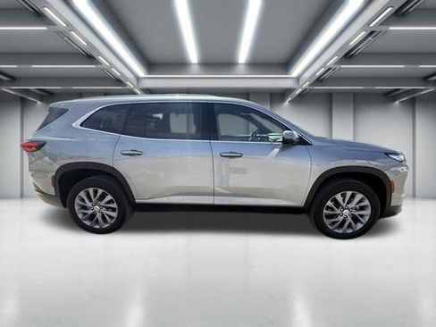 Used 2025 Buick Enclave Preferred AWD/4WD image 1
