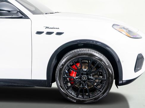 Used 2025 Maserati Grecale Modena image 6