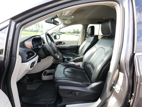 Used 2021 Chrysler Voyager Lxi FWD image 7