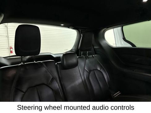 Used 2025 Chrysler Pacifica Select FWD image 25