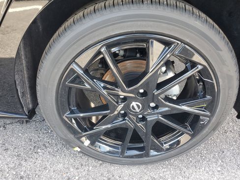 New 2025 Nissan Sentra SR w/ Midnight Edition image 7