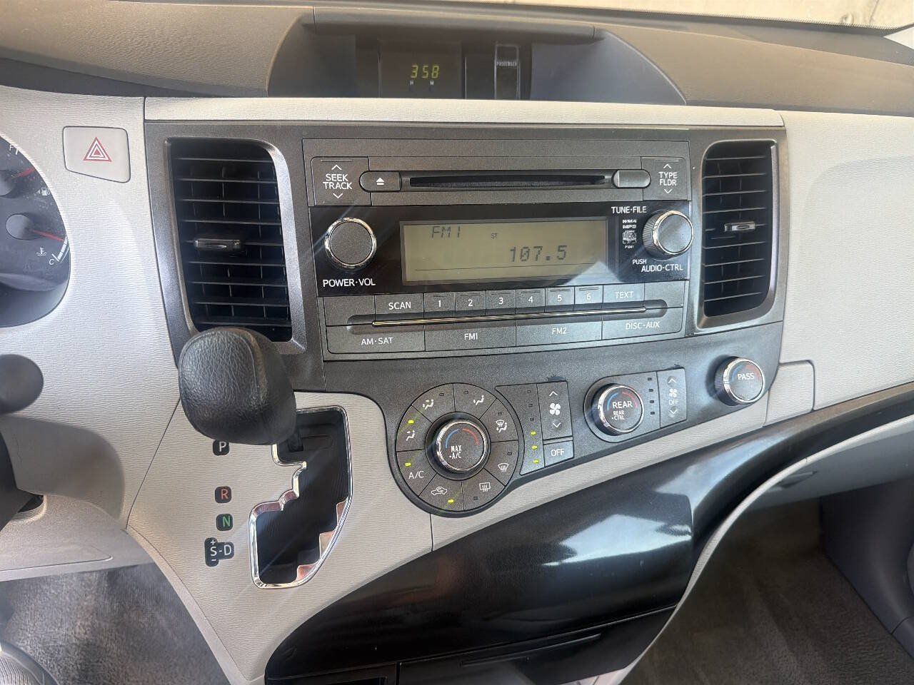 Used 2014 Toyota Sienna L FWD image 21