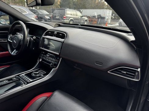 Used 2018 Jaguar XE S image 32