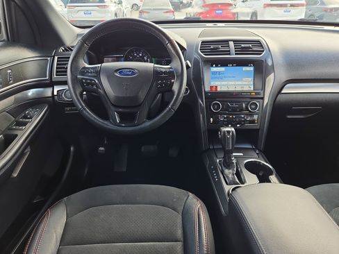 Used 2018 Ford Explorer XLT w/ Equipment Group 202A image 28