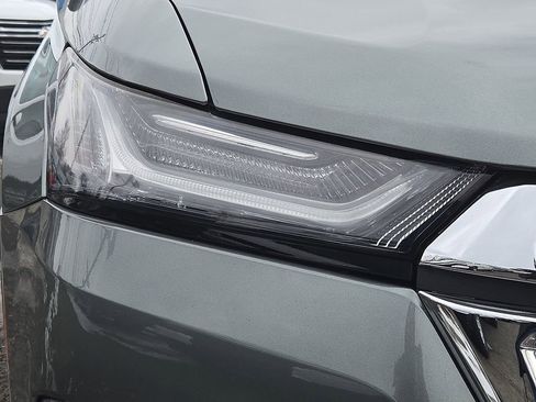 Used 2023 Chevrolet Traverse LT image 15