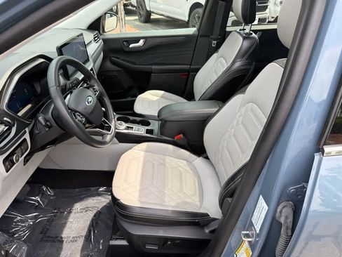 Used 2023 Ford Escape Platinum w/ Premium Technology Package AWD/4WD image 12