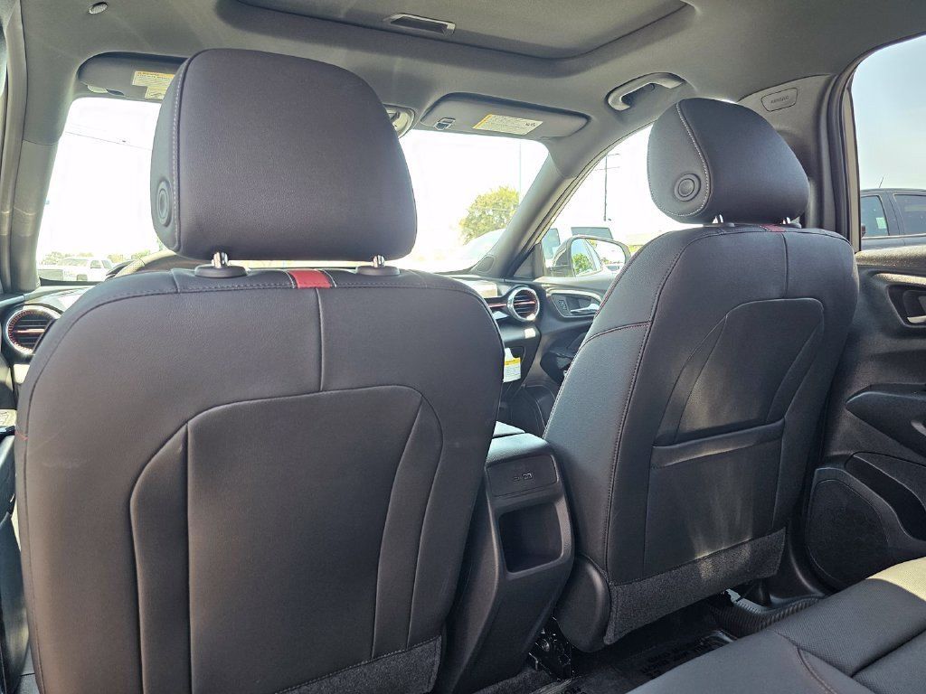 New 2026 Chevrolet Trax RS w/ Sunroof Package FWD image 18